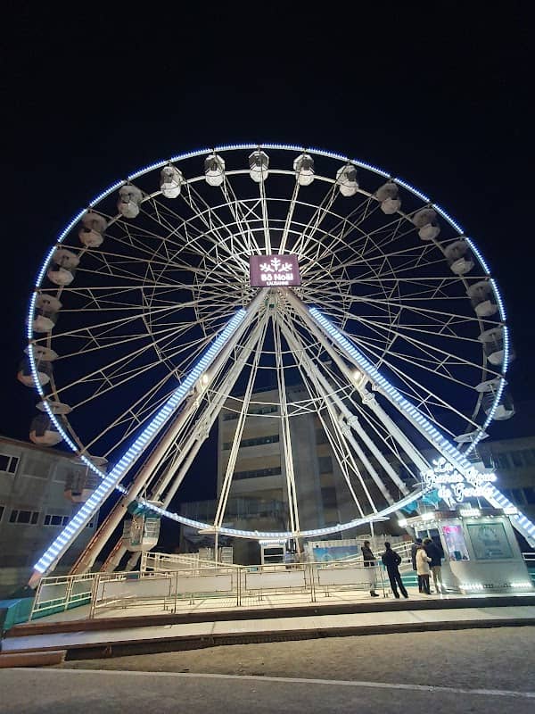 Grand roue marché de Noêl - Image 1