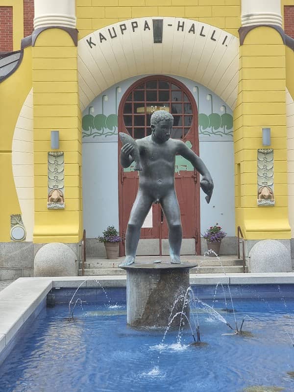 Veljmies Statue - Image 1