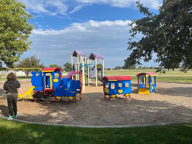 Sister's Park - Image 1