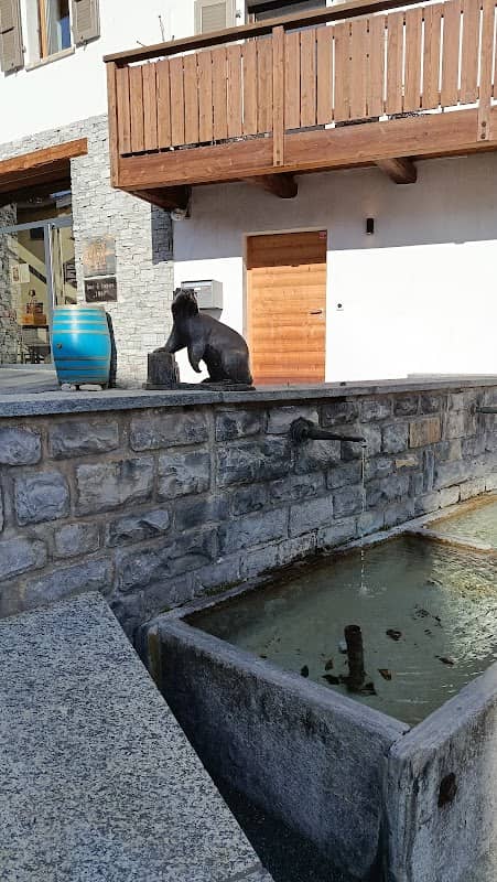 Marmot statue - Image 2