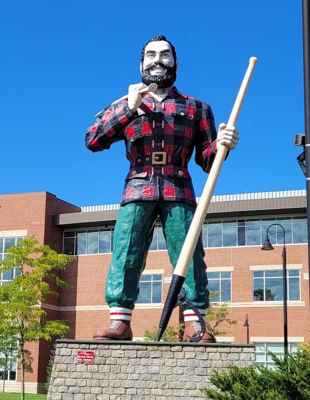 Paul Bunyan Statue - Image 1