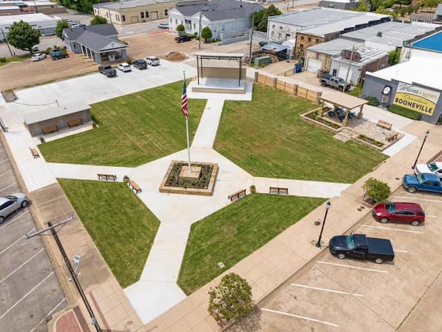 Broadway Memorial Park - Image 1