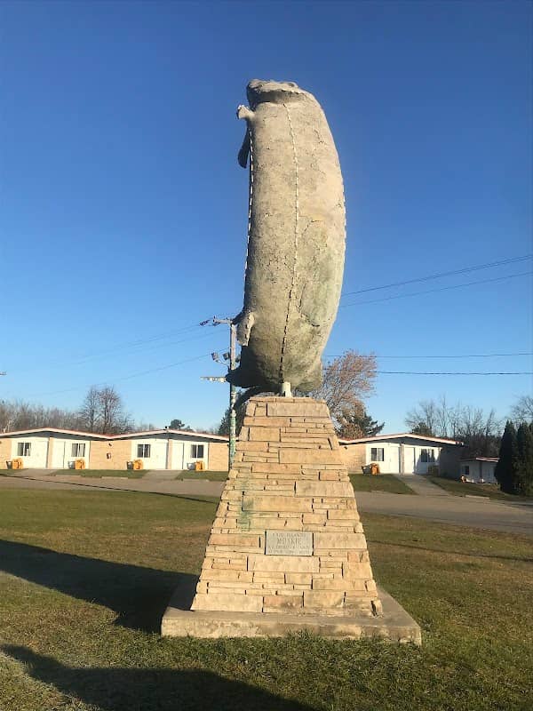 Leaping Muskie Fish Statue - Image 1