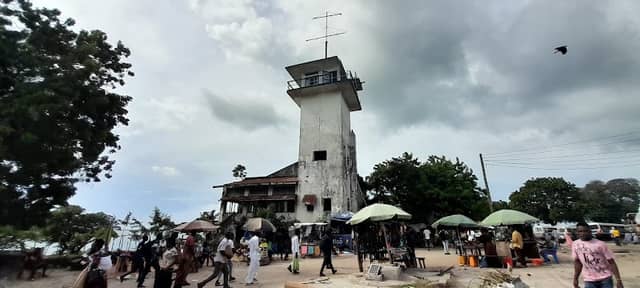 Old light house - Image 1