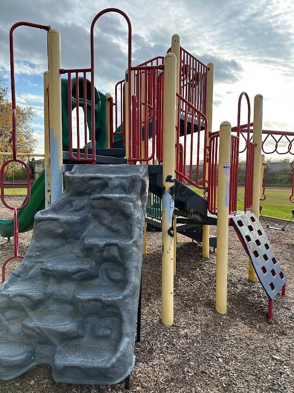 Richart Park - Image 1