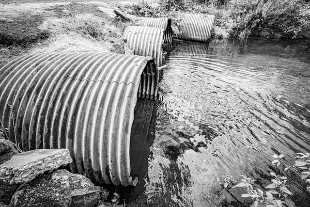 Four Pipes - Image 1