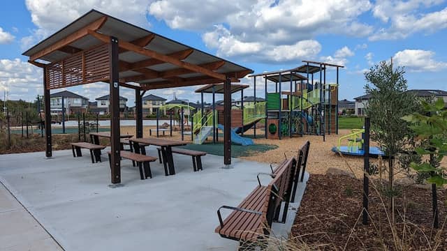 Bolivar Esplanade Park - Image 2
