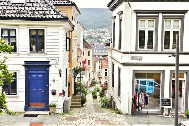 Old Bergen House for walking - Image 2