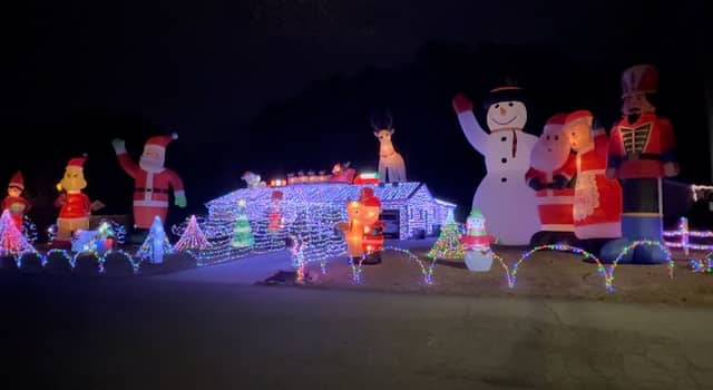 Robinall Drive Christmas Lights - Image 2