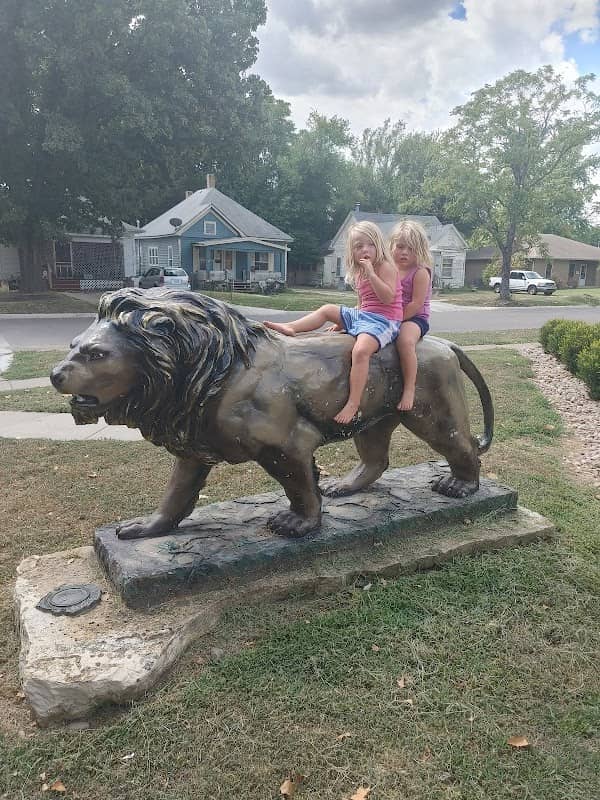 Lion's Park - Image 1