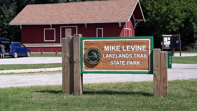 Lakelands Trailhead Parking - Putnam - Image 1