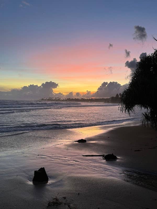 Hiriketiya beach - Image 2