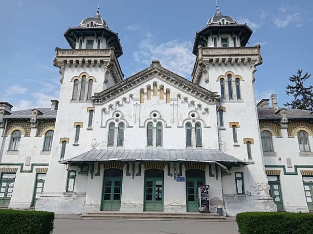 Curtea de Arges Royal Railway Station - Image 1