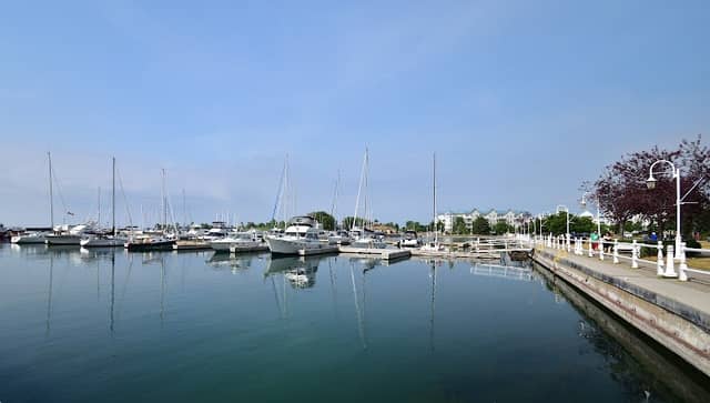 Cobourg East Pierhead Lighthouse - Image 3