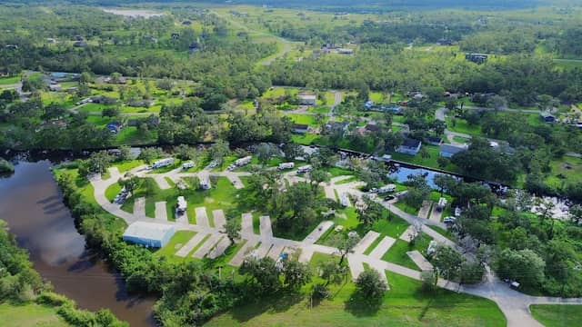 Bayou Oaks RV Park by QRV - Image 1