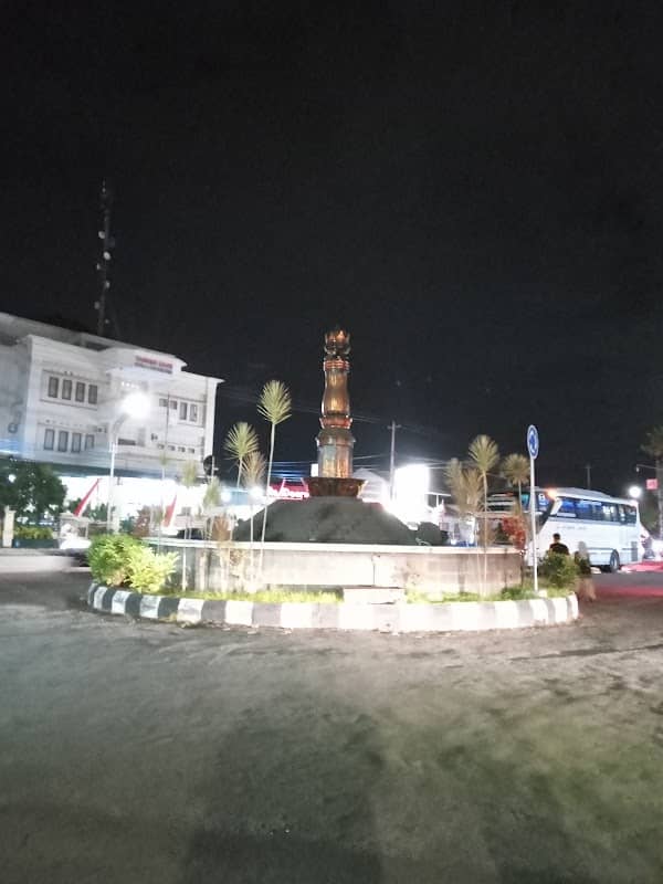 Tugu Batas Kota Karanganyar - Image 1