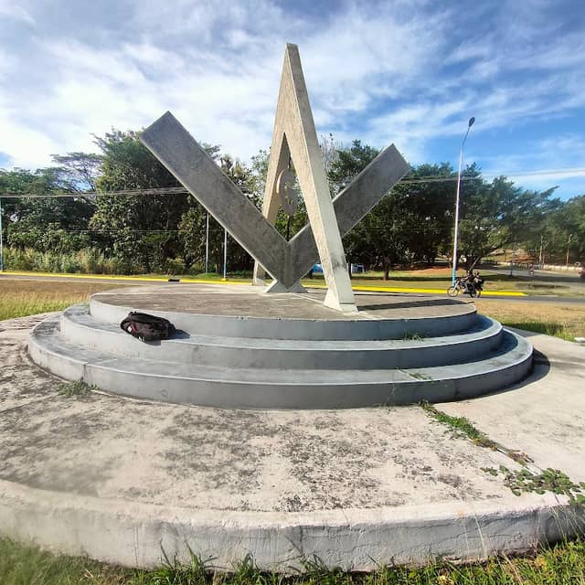 Redoma monumento a la Masonería - Image 1