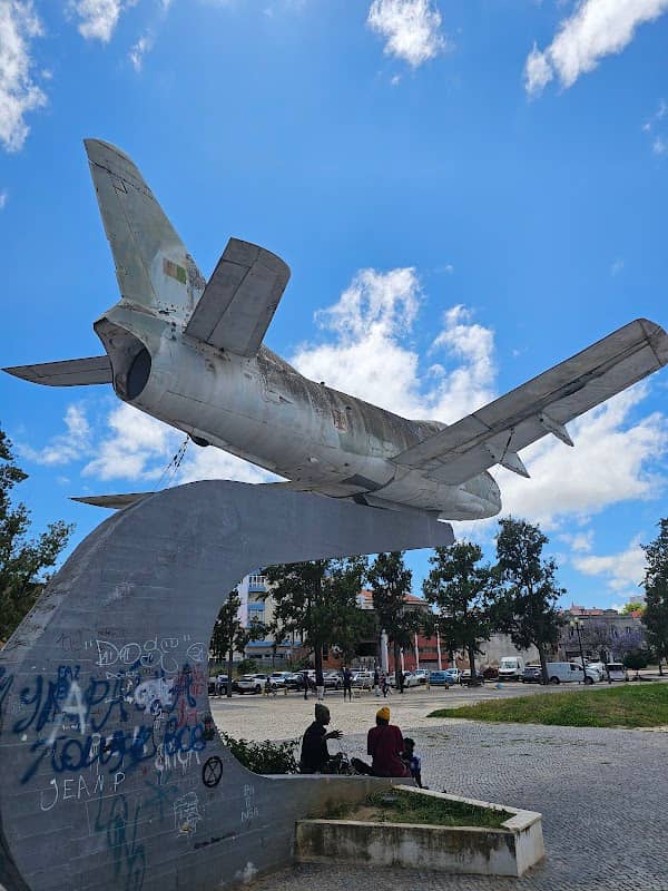 Viriato da Cruz monument - Image 1