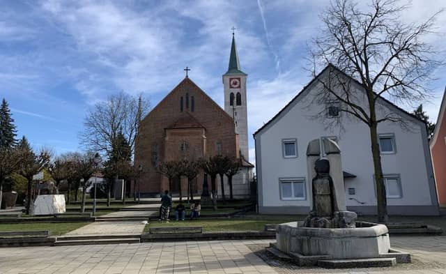 Marktplatz Wallersdorf - Image 1