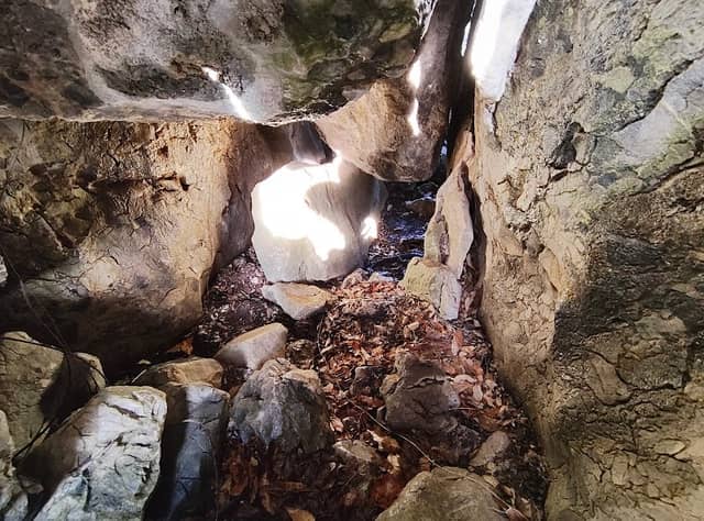 くぐり岩 - Image 1