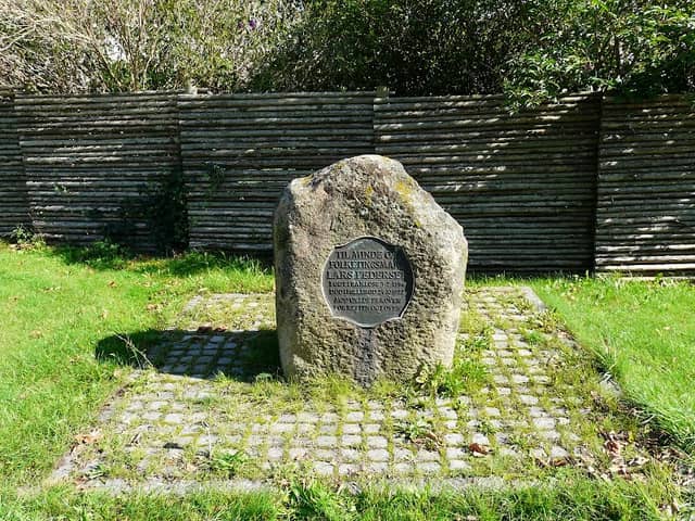 Memorial stone for Lars Pedersen - Image 1
