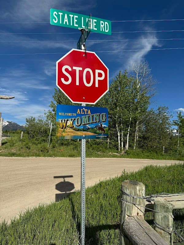 Welcome to Wyoming sign - Image 1