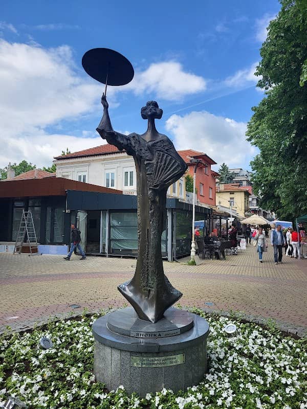 Bronze sculpture "Japanese lady" by Doko Dokov - Image 2