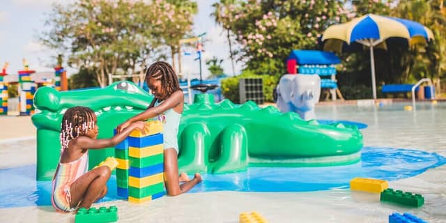 DUPLO® Splash Safari - Image 1