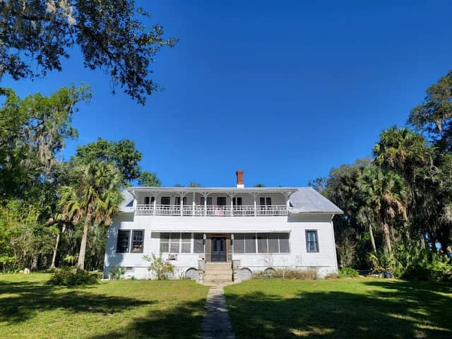 Blue Sky Manor - Image 1