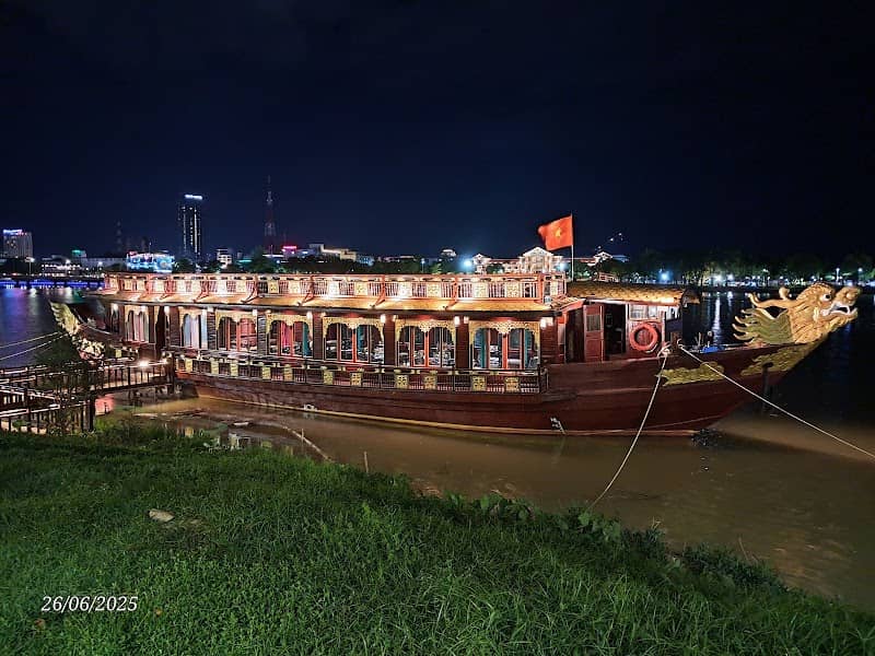 Dragon boats - Image 1