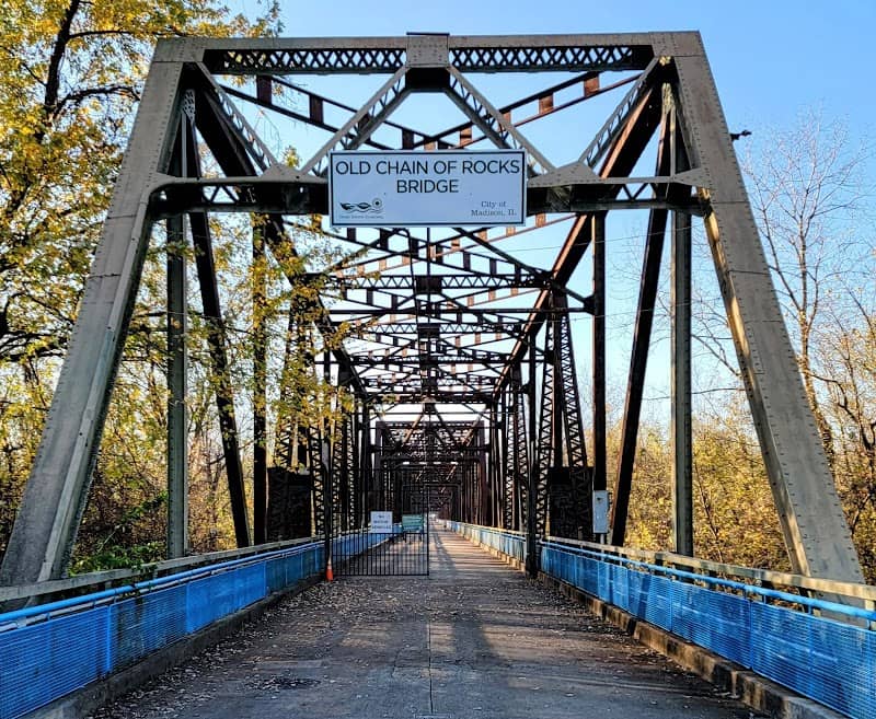 Old Chain of Rocks Bridge Parking - Image 3