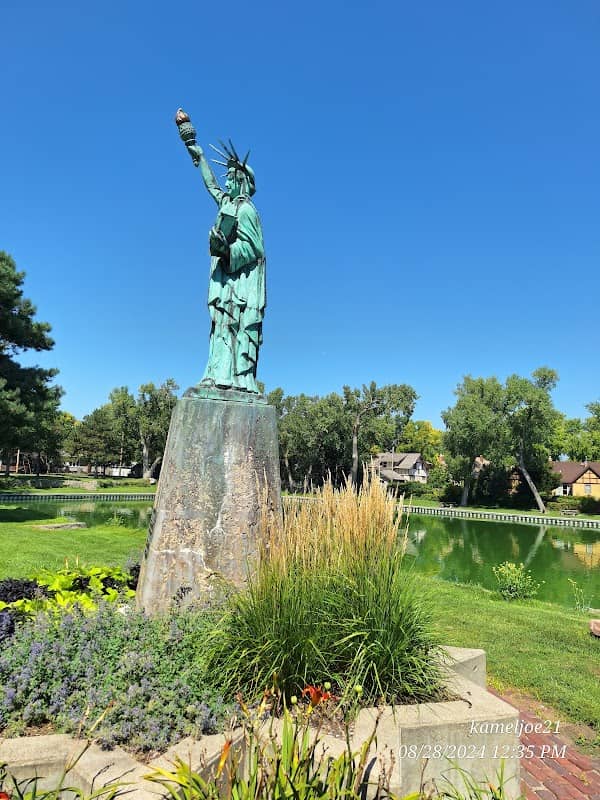 Mini Statue of Liberty - Image 1