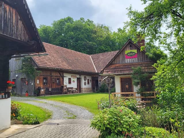 Erinnerungshof Hermann - Image 1