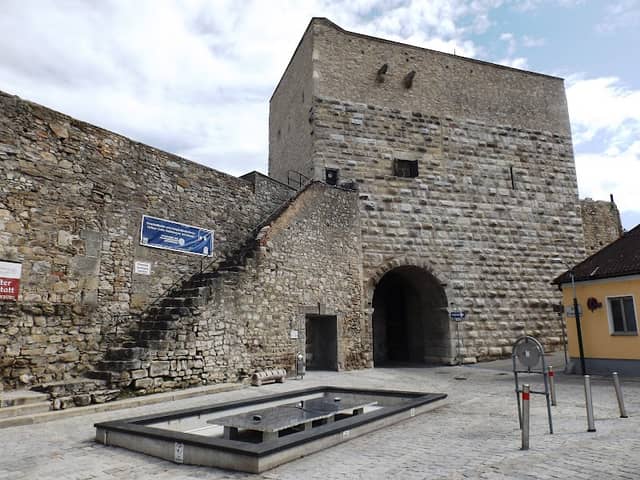 Hungar Gate - Image 1