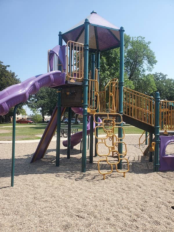 Oak tree park - Image 1
