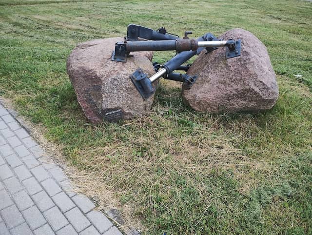 Piston Rod Stones - Image 1