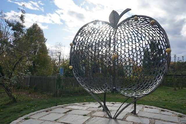 Kunst.Hot.Spot - Apfel mit Herz - Image 1