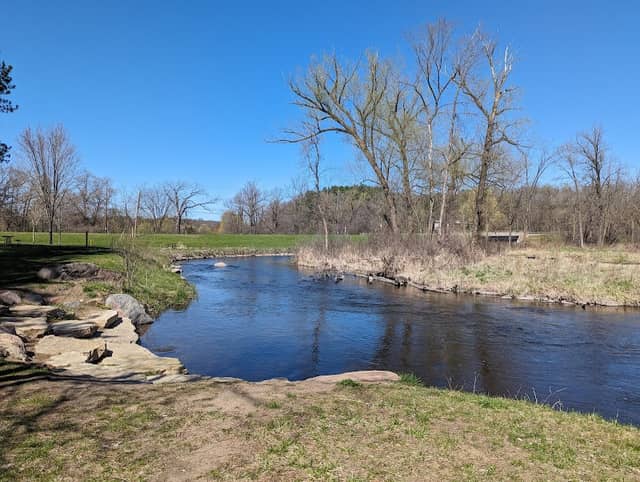 Riverside Park - Image 1