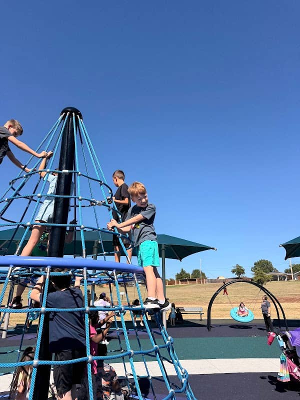 Tomlinson Park - Image 1