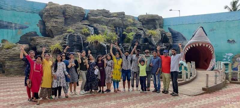 Planet Earth Aquarium & Pets Park - Image 1