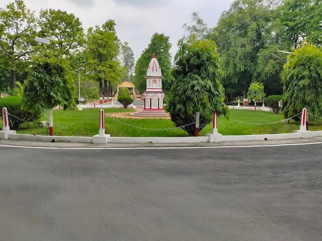 Shahid Smarak - Image 1