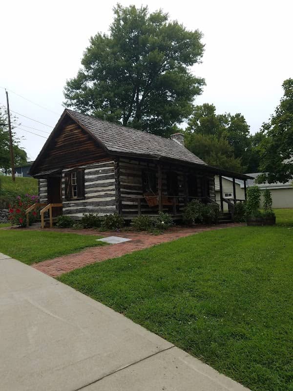 Yanda Log Cabin - Image 1