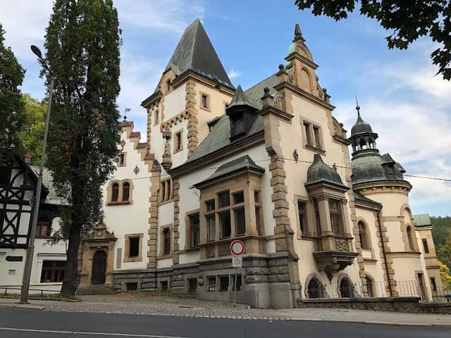Liebieg Manor - Image 1