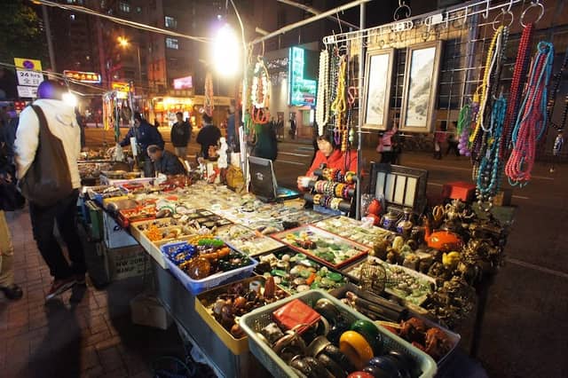 Temple Street Night Market - Image 1