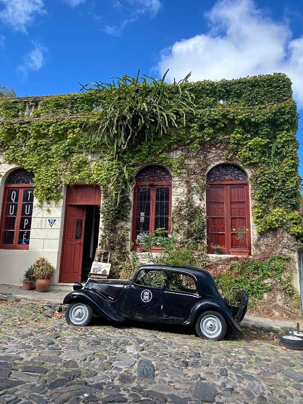 Photo Spot (Vintage Car) - Image 1