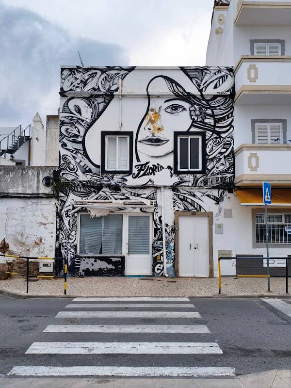 Haus mit Graffiti - Image 1
