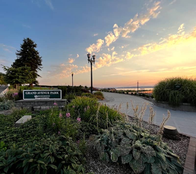 Grand Avenue Park - Image 3