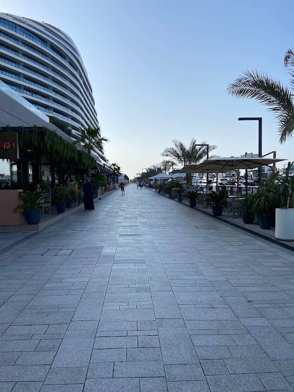 Marsa Al Arab walk - Image 3