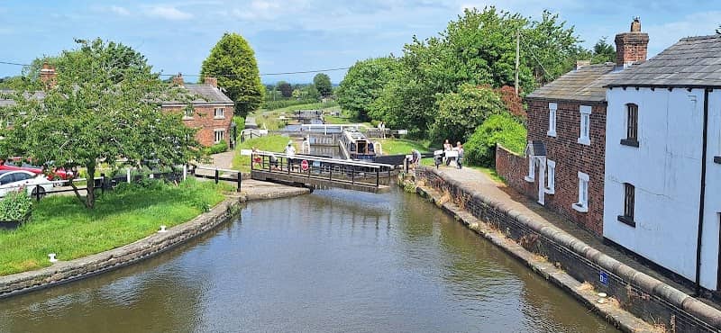 Leeds and Liverpool Canal - Image 1
