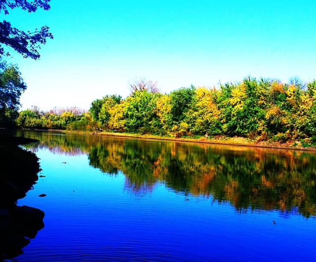 Riverside Park - Image 2
